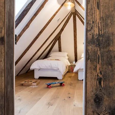 Palais Wunderlich * 拉尔